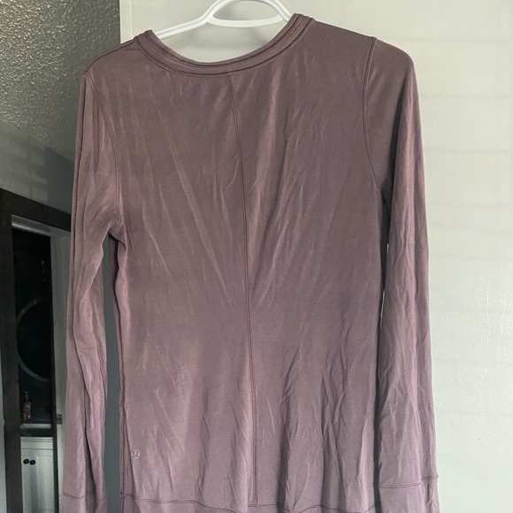 Lululemon Rule The Day Long Sleeve - Picture 2 of 4